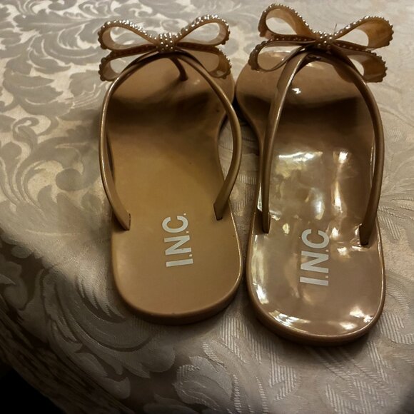 INC Women's Madena Slip On Flat Jelly Bow Pearl Sandals Beige Nude Size 6 - Picture 5 of 5